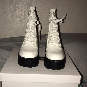 Bamboo shoes, brand new, size 10,